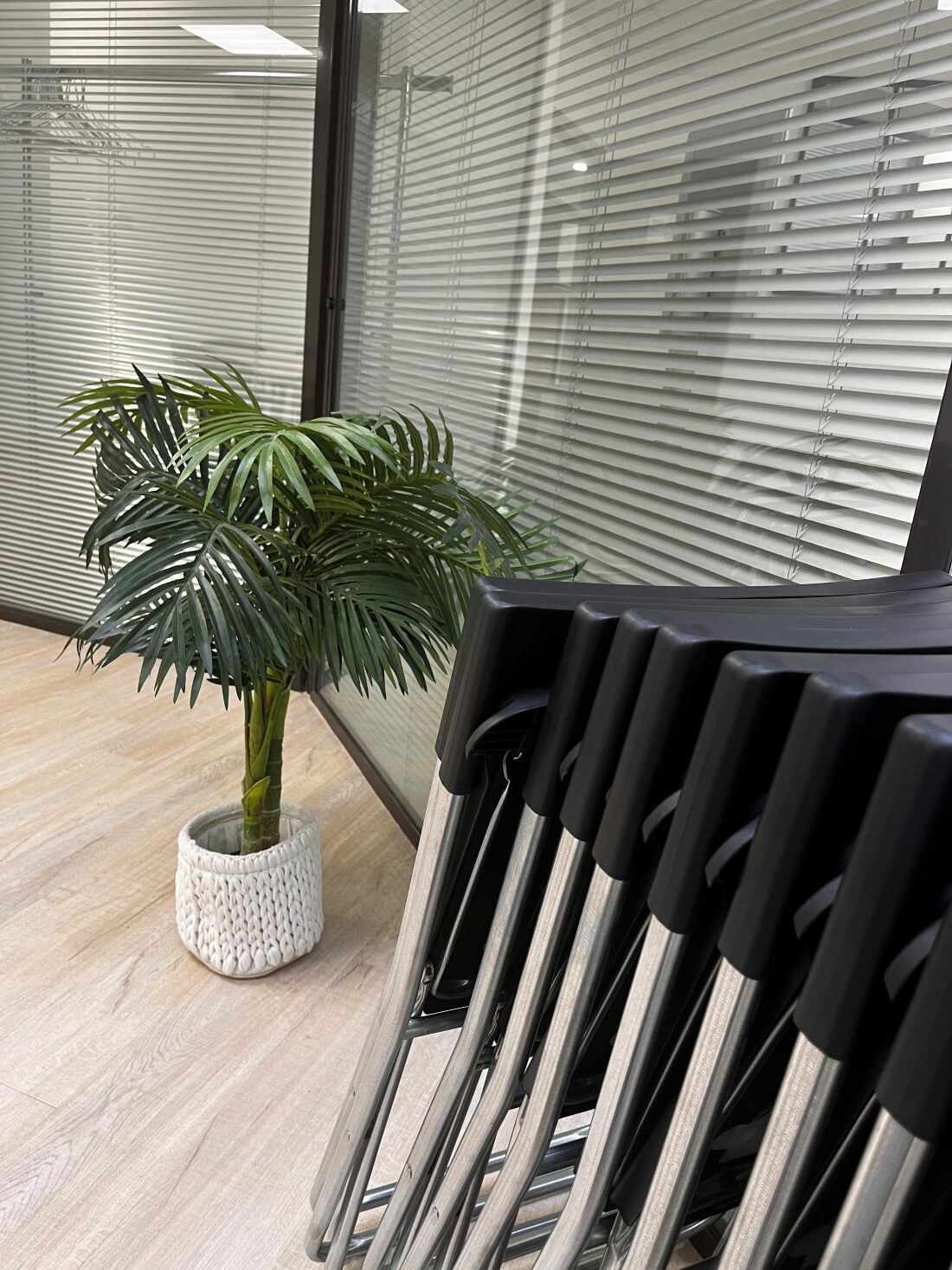 Salle de réunion à louer salle de réunion en location à mondeville chez pentone hôtel d'entreprises pépinière d'entreprises