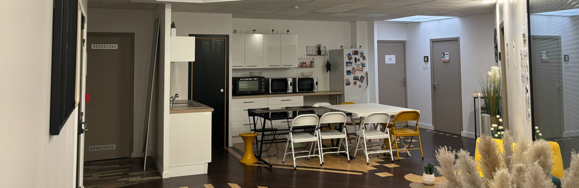 Hôtel d'entreprises Pentone Bureau Cuisine Salle de réunion Cabinet de consultation