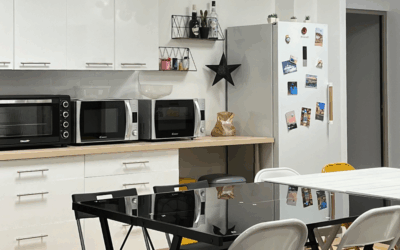 Ce que contient notre cuisine aménagée à louer (et ce que vous pouvez y faire) !